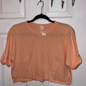Lululemon cropped tee
